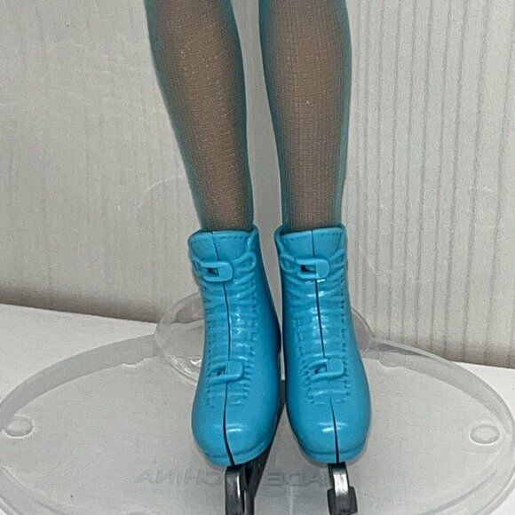Barbie USA Olympic Ice Skater Figure Skating Doll Mattel Vintage 1997 - Picture 5 of 16